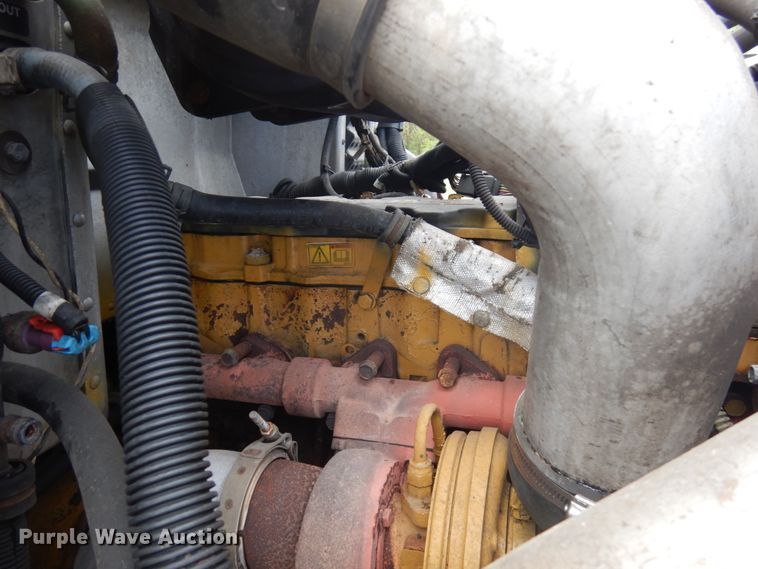 image for item IT9433 2005 Peterbilt 335  box truck