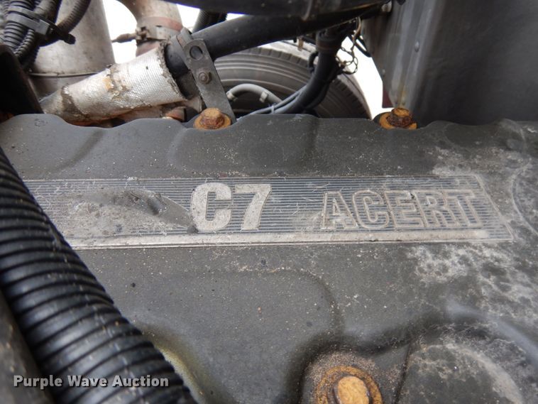 image for item IT9433 2005 Peterbilt 335  box truck