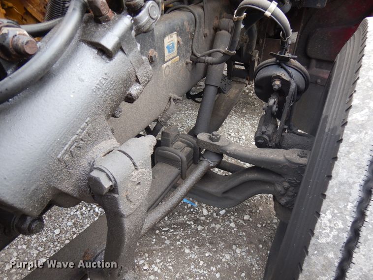 image for item IT9433 2005 Peterbilt 335  box truck