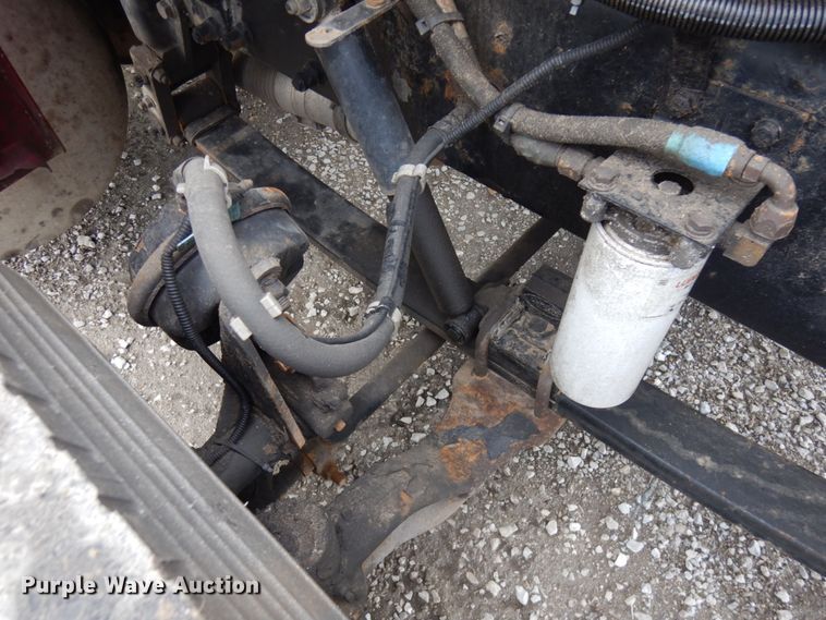 image for item IT9433 2005 Peterbilt 335  box truck