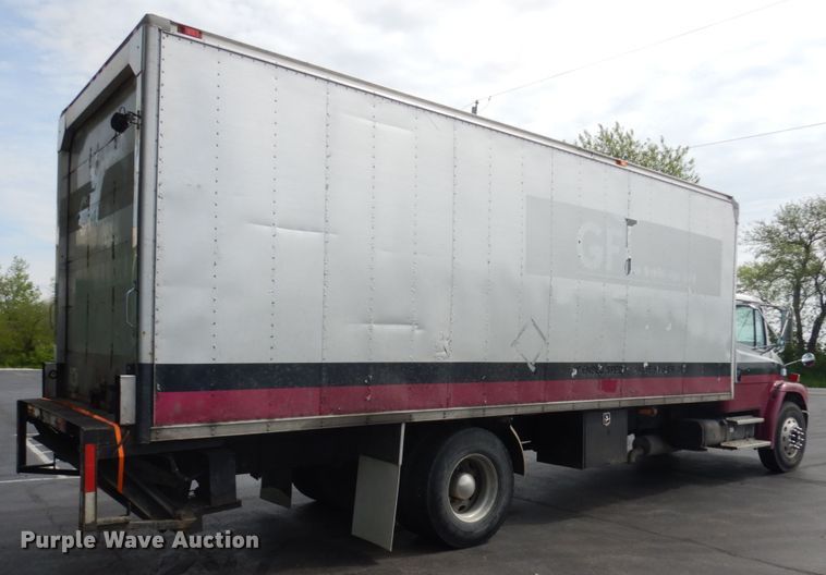 image for item IT9434 2000 Freightliner FL60  box truck