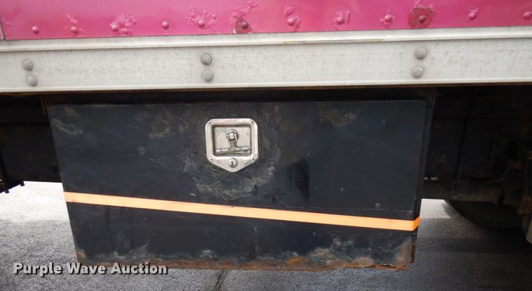 image for item IT9434 2000 Freightliner FL60  box truck