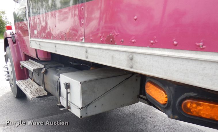image for item IT9434 2000 Freightliner FL60  box truck