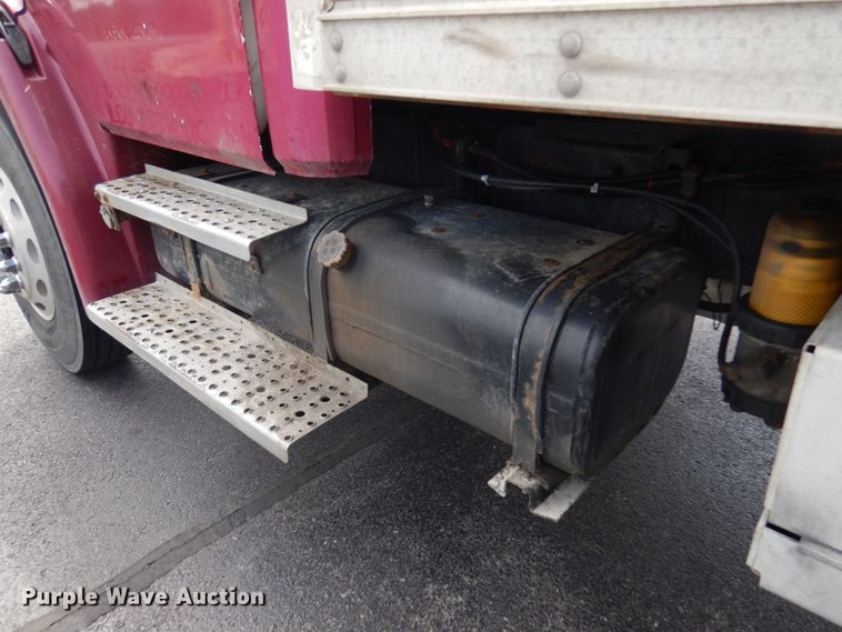 image for item IT9434 2000 Freightliner FL60  box truck