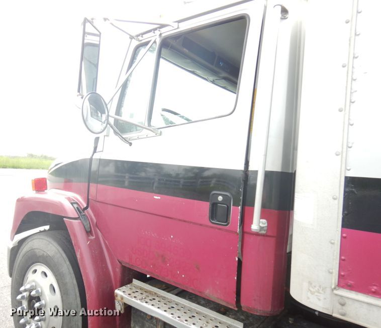 image for item IT9434 2000 Freightliner FL60  box truck