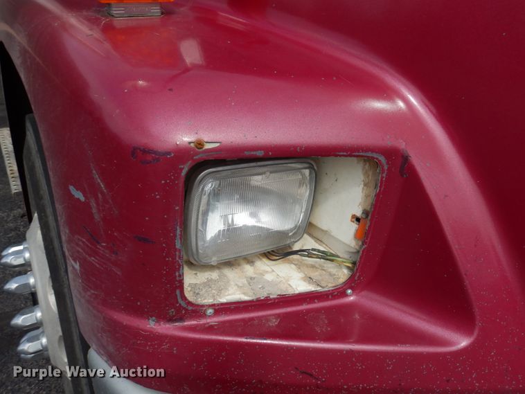 image for item IT9434 2000 Freightliner FL60  box truck