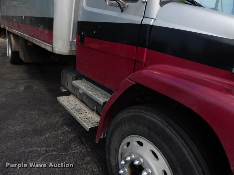 image for item IT9434 2000 Freightliner FL60  box truck