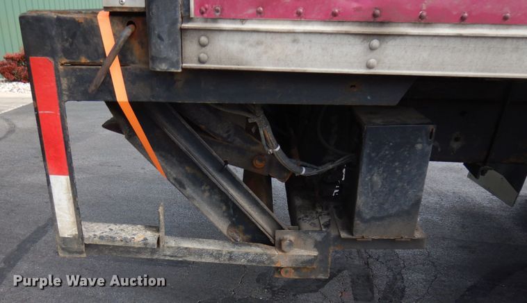 image for item IT9434 2000 Freightliner FL60  box truck