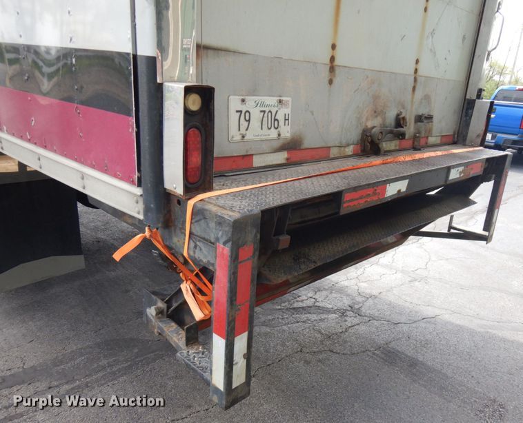 image for item IT9434 2000 Freightliner FL60  box truck