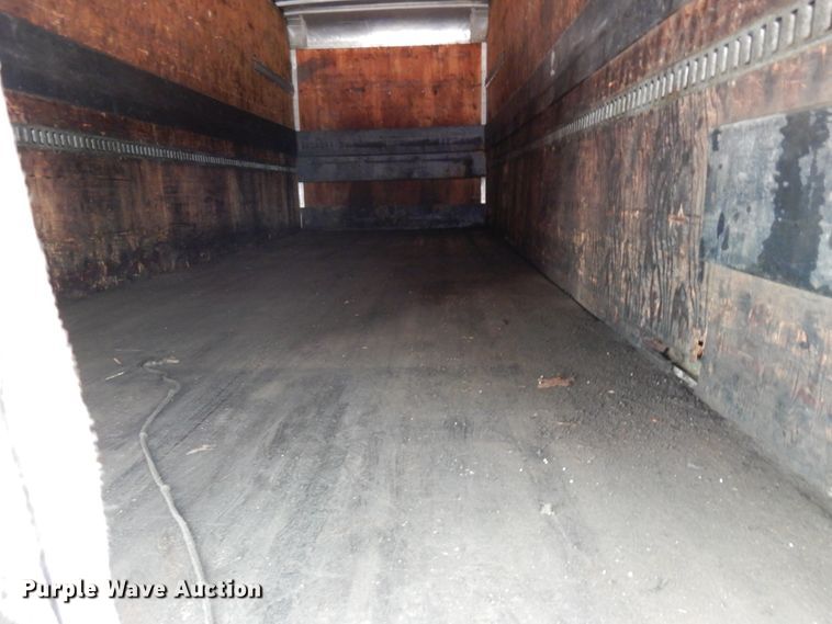 image for item IT9434 2000 Freightliner FL60  box truck