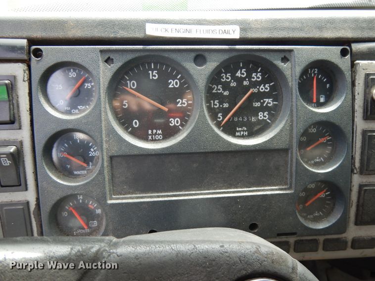 image for item IT9434 2000 Freightliner FL60  box truck