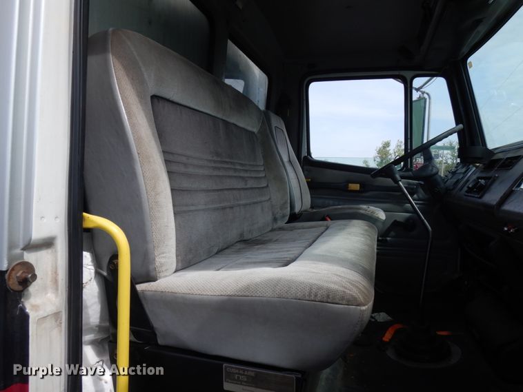 image for item IT9434 2000 Freightliner FL60  box truck