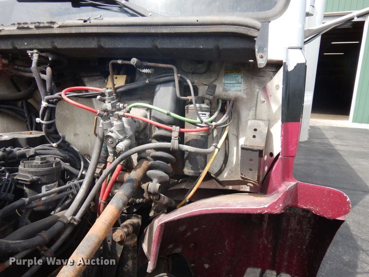 image for item IT9434 2000 Freightliner FL60  box truck