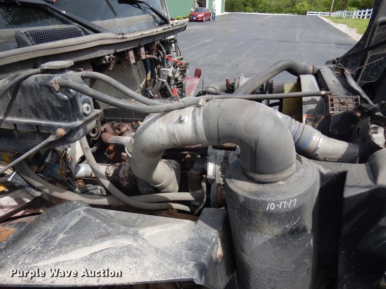 image for item IT9434 2000 Freightliner FL60  box truck