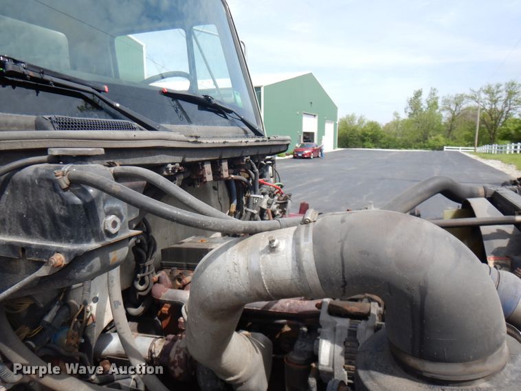 image for item IT9434 2000 Freightliner FL60  box truck