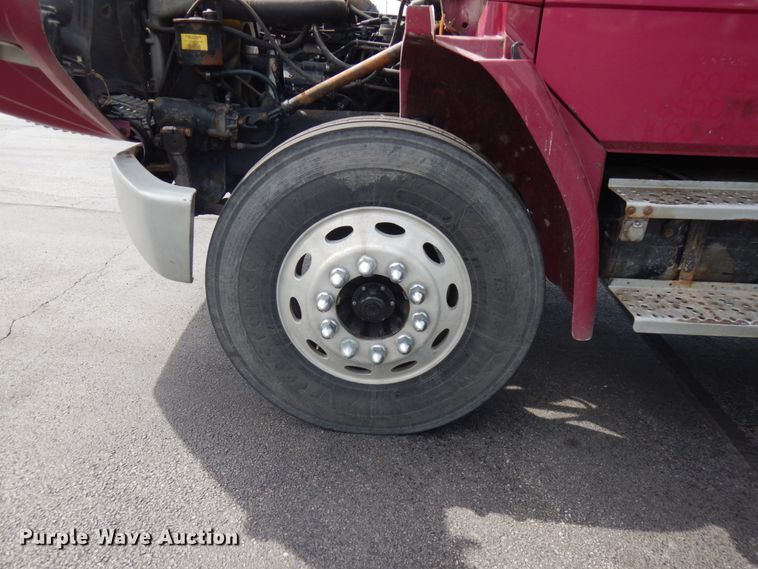 image for item IT9434 2000 Freightliner FL60  box truck