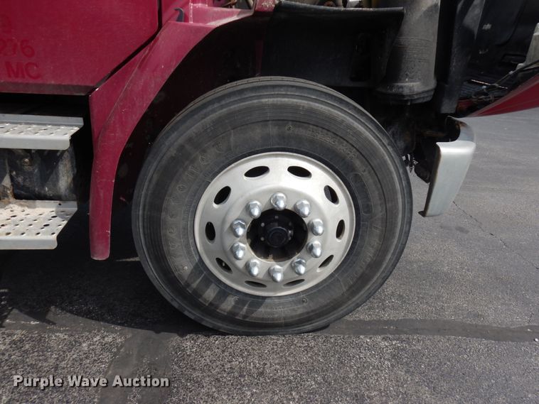 image for item IT9434 2000 Freightliner FL60  box truck