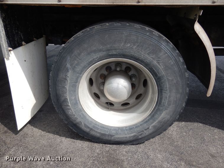 image for item IT9434 2000 Freightliner FL60  box truck