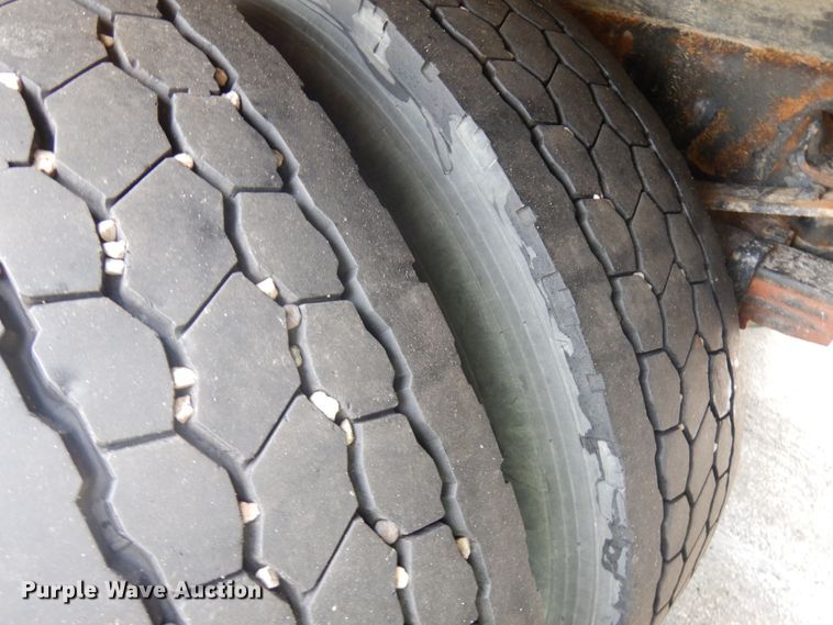 image for item IT9434 2000 Freightliner FL60  box truck