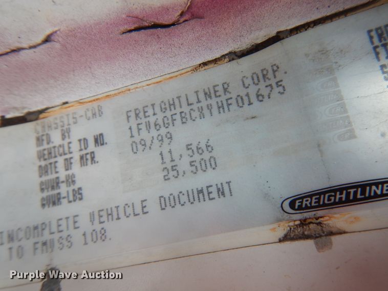 image for item IT9434 2000 Freightliner FL60  box truck