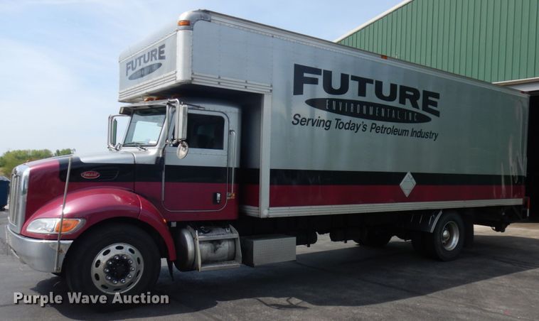 image for item IT9435 2006 Peterbilt 335  box truck