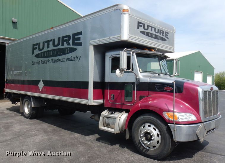 image for item IT9435 2006 Peterbilt 335  box truck