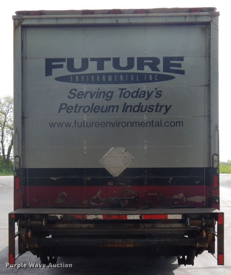 image for item IT9435 2006 Peterbilt 335  box truck