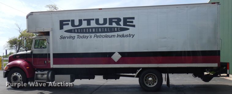 image for item IT9435 2006 Peterbilt 335  box truck