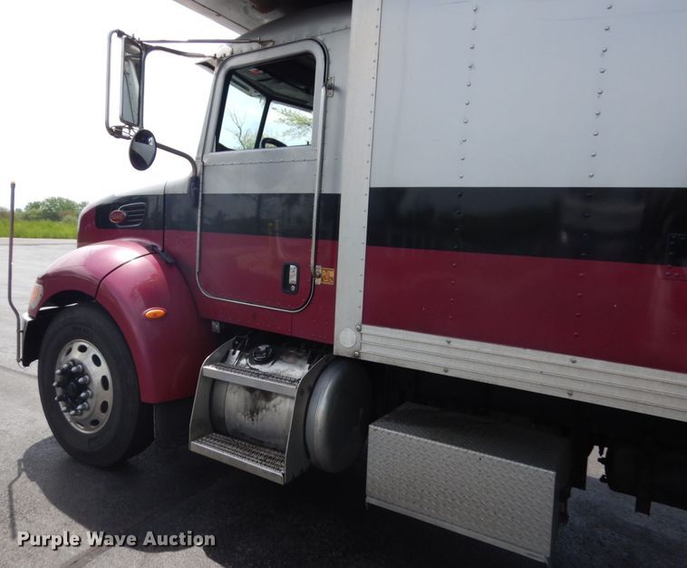 image for item IT9435 2006 Peterbilt 335  box truck