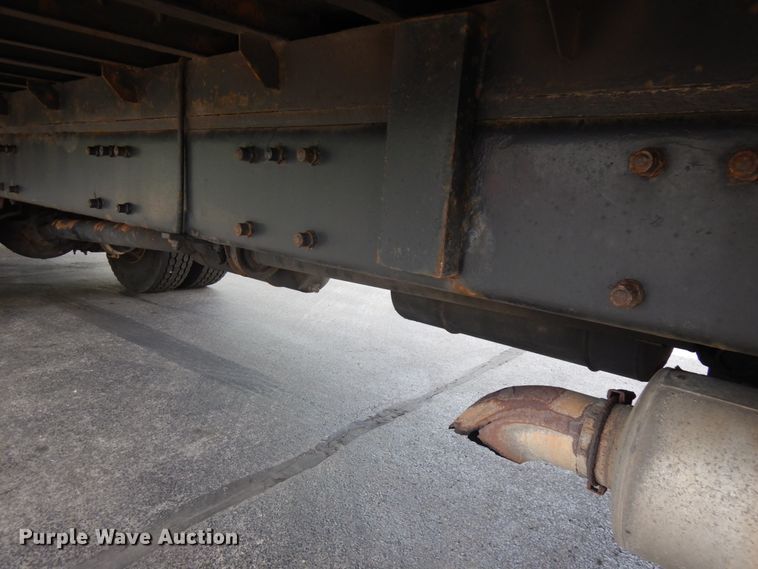 image for item IT9435 2006 Peterbilt 335  box truck