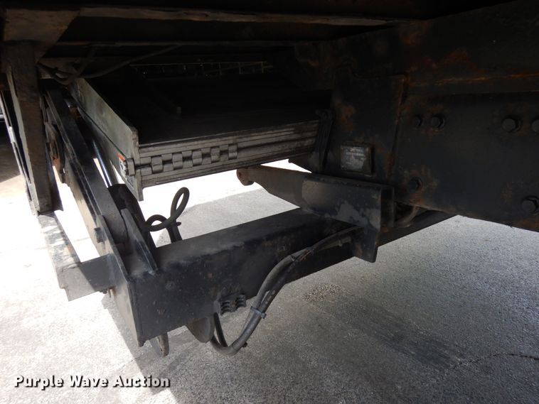 image for item IT9435 2006 Peterbilt 335  box truck