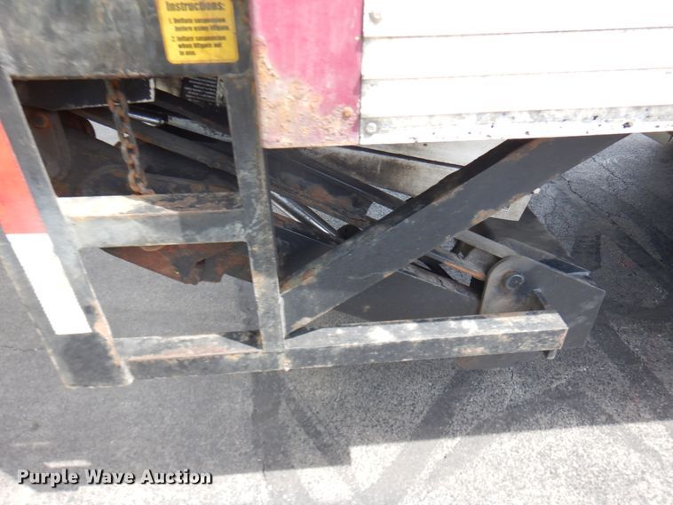 image for item IT9435 2006 Peterbilt 335  box truck