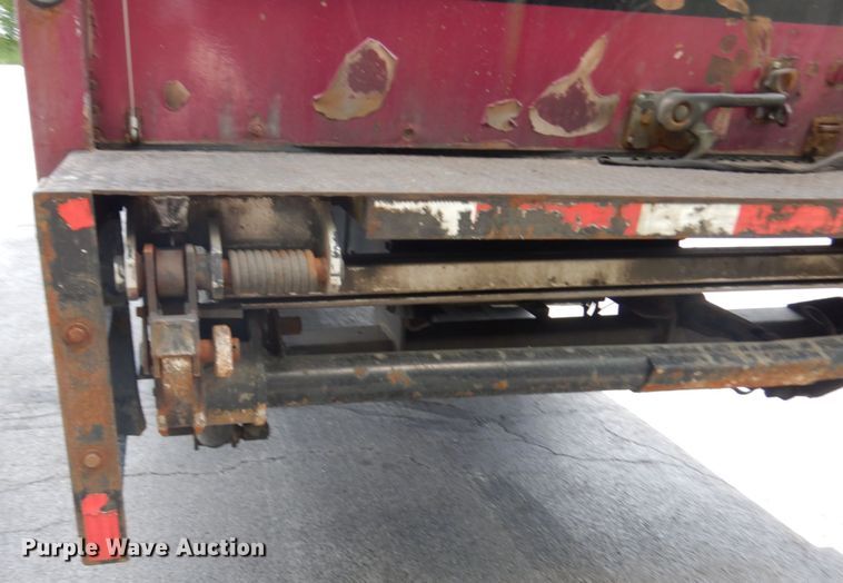 image for item IT9435 2006 Peterbilt 335  box truck