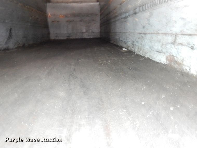 image for item IT9435 2006 Peterbilt 335  box truck