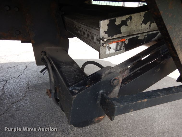 image for item IT9435 2006 Peterbilt 335  box truck