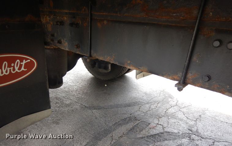 image for item IT9435 2006 Peterbilt 335  box truck