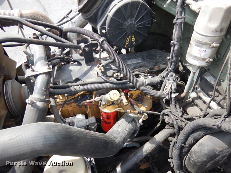 image for item IT9435 2006 Peterbilt 335  box truck