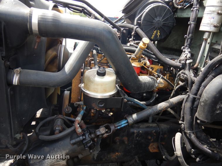 image for item IT9435 2006 Peterbilt 335  box truck