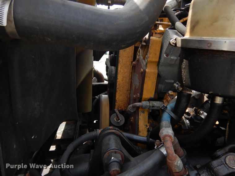 image for item IT9435 2006 Peterbilt 335  box truck