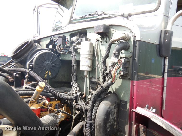 image for item IT9435 2006 Peterbilt 335  box truck