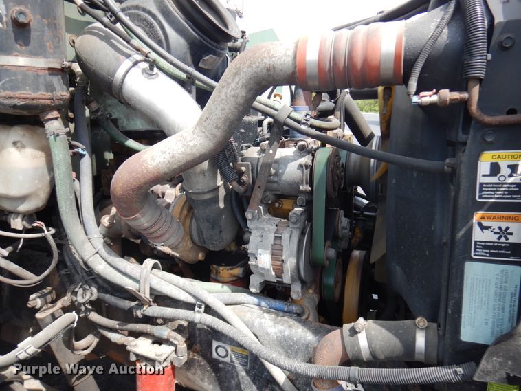 image for item IT9435 2006 Peterbilt 335  box truck