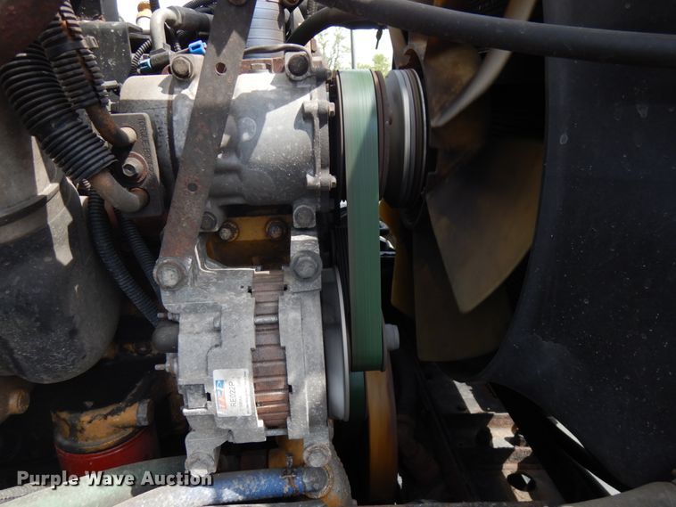 image for item IT9435 2006 Peterbilt 335  box truck