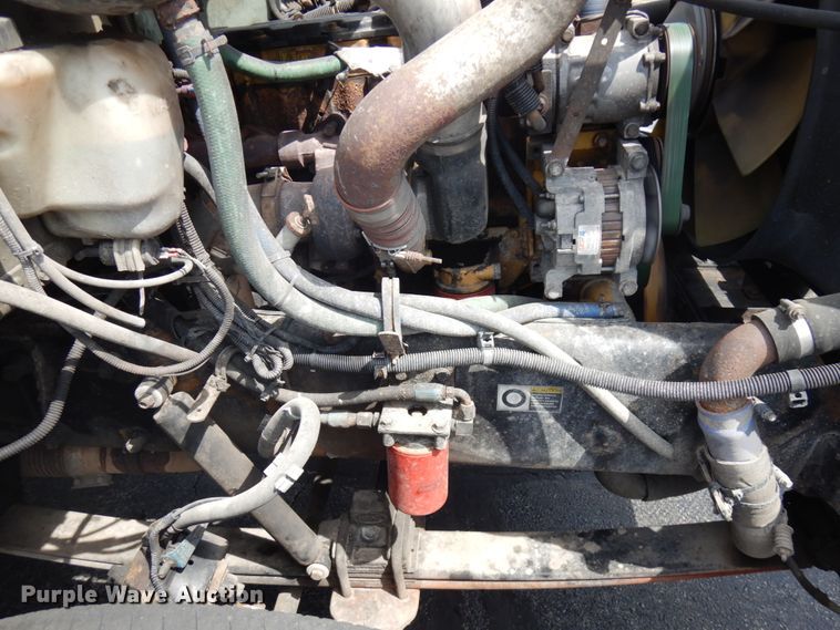 image for item IT9435 2006 Peterbilt 335  box truck