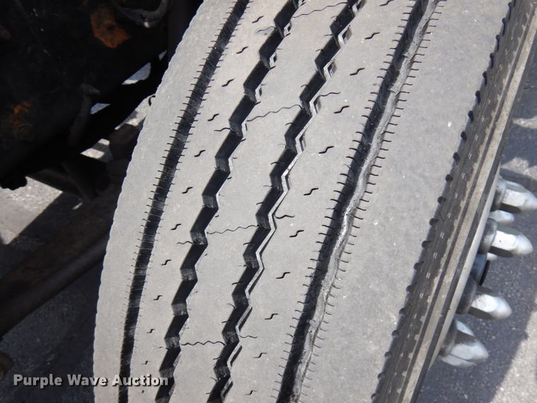 image for item IT9435 2006 Peterbilt 335  box truck