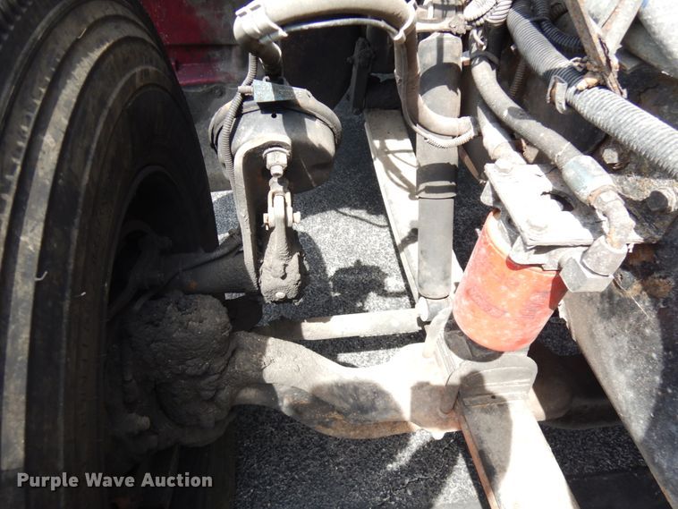 image for item IT9435 2006 Peterbilt 335  box truck