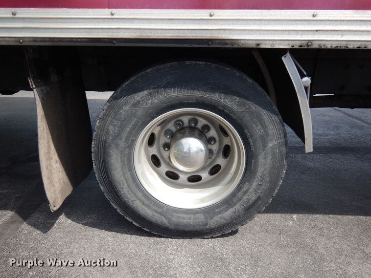 image for item IT9435 2006 Peterbilt 335  box truck