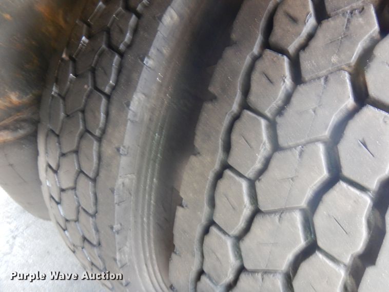 image for item IT9435 2006 Peterbilt 335  box truck