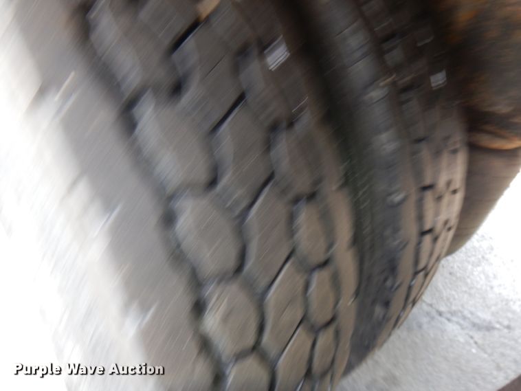 image for item IT9435 2006 Peterbilt 335  box truck