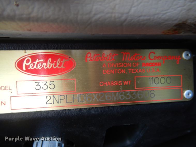 image for item IT9435 2006 Peterbilt 335  box truck