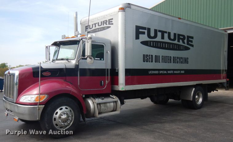 image for item IT9436 2006 Peterbilt 335  box truck